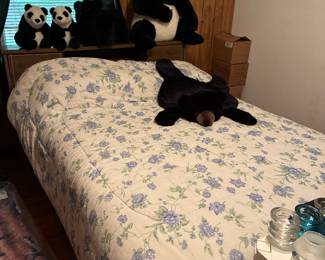 Full bed, stuffed pandas