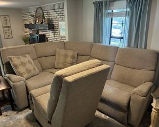 ***Available for pre sale*** Flex Steel sectional, from a smoking home. Professionally cleaned last week. $695.00