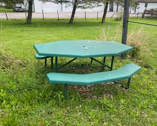 Picnic table