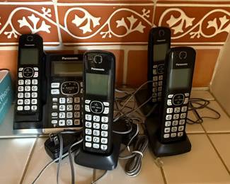 Panasonic KX-TGF570 5-Handset DECT 6.0 Cordless Phone System with Link2Cell