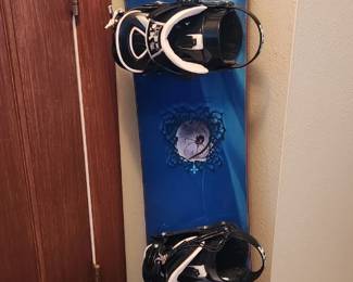 Ladies snowboard equipment