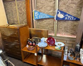 Vintage Sports Pennants and Bicentennial Memorabilia.