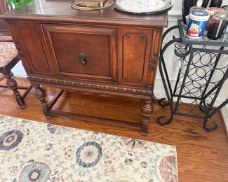 Bernhardt mahogany China cabinet