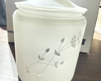 Large 1985 Princess House Heritage Crystal Frosted Glass Cookie Jar