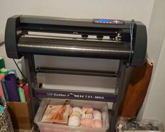 Vinyl cutting plotter 