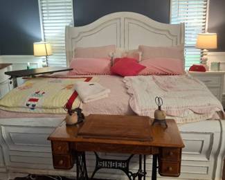 Sleigh bed