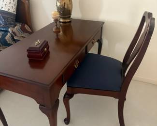 . . . great desk and chair