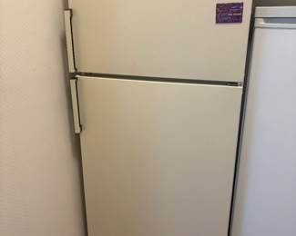 . . . Kelvinator no-frost fridge