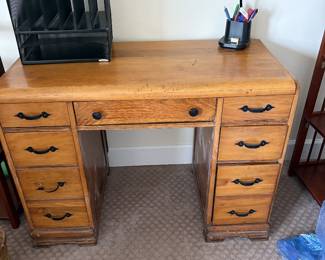 Flanders furniture mid-century modern desk nice small size