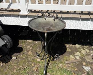 Metal birdbath