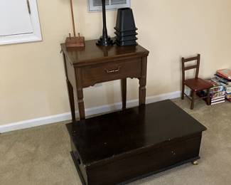 antique trundle box for old time car