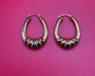 Gold Earrings READ DESCRIPTION