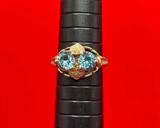 Beautifully Vintage  Womens 10K Gold Ring with 2 Blue Gemstones