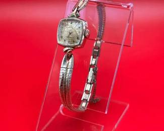 Vintage Tradition 17 Jewel Swiss Made 14K Womens Watch