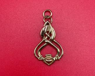 1014K Yellow Gold Claddagh Pendant