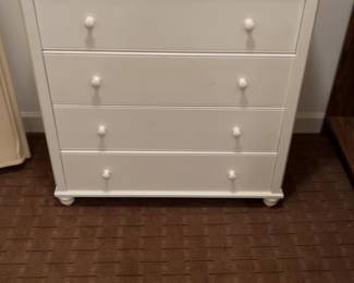 Classic 4-Drawer White Chest of Drawers 36 x 20 x 38