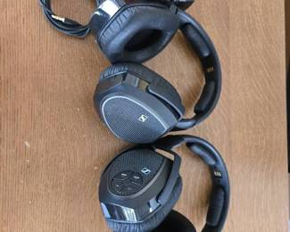 Set of 2 Sennheiser HDR 175 headphones