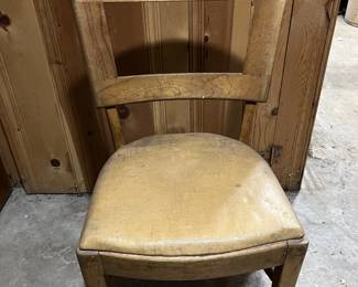 Mid-Century Modern table and 4 chairs available