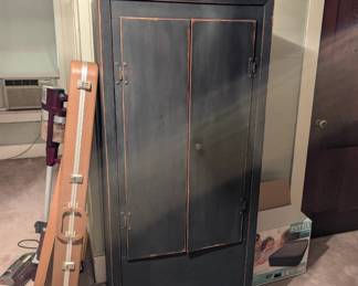 Primitive cabinet 