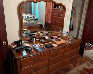 French dresser 