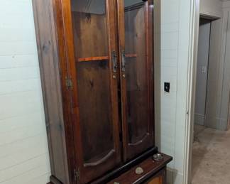 Gun cabinet 