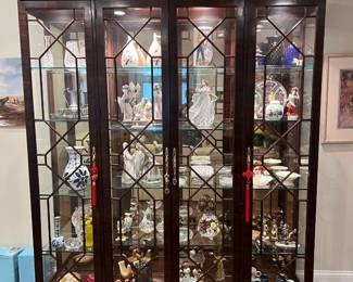 Henredon Chippendale Style Lighted 4  Door Display China Cabinet 