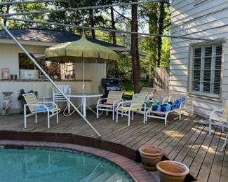 Vintage Patio Table w/4 Chairs & Yellow Umbrella