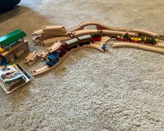 Brio Thomas Tank Engine train w figure 8 track set