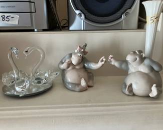 Swarovski crystal swans, Nao Lladro "You Are Too Kind"