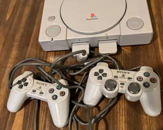 Sony Playstation 1 w 2 controllers