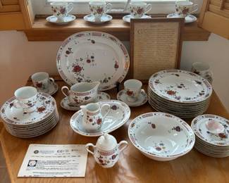 Noritake Ireland NANKING Pattern 8 Place Settings + Serving pcs.