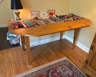 great drop leaf table, very nice lines that could go Modern Farmhouse, Cottagecore, MCM, New England Coastal
