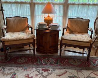 pair of cute chairs, vintage table and lamp