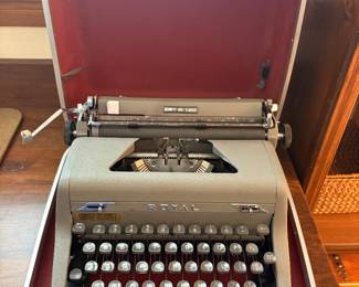 vintage Royal manual typewriter