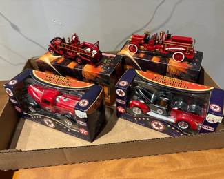 4pcs Die Cast Collectible Toy Fire Trucks
