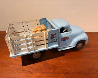 Tonka Farms Dairy Truck 