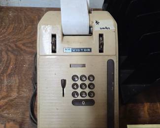 Victor adding machine - Runs!