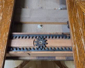 Pedestal Oak Table w/ 24" Leaf