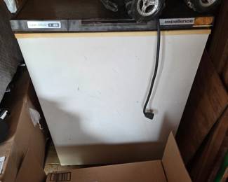 Mini Refrigerator Freezee