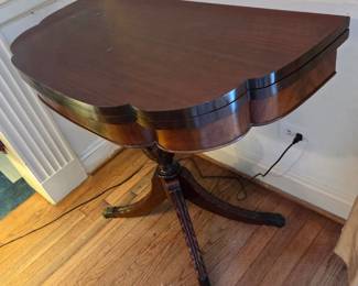 Columbia Mfg Co Mahogany Swivel Gaming Table