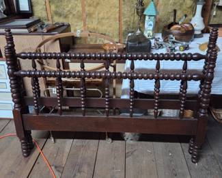Vintage Spindle Full Bed