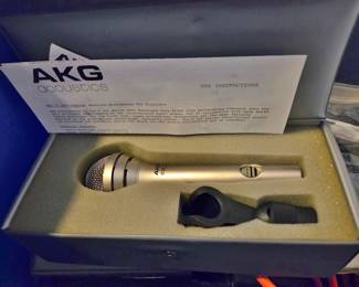 AKG Acoutics D3208 Michrophone in orig case - we havew 3!