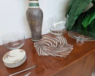 Large Crystal Swirl Center Bowl; Punch Bowl
