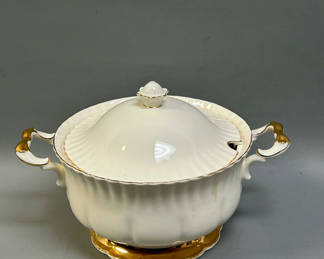 Lot 29: Vintage Royal Albert Soup Tureen 