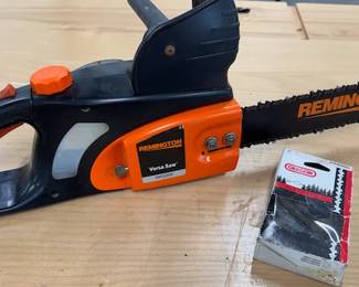 Electric chainsaw with extra chain