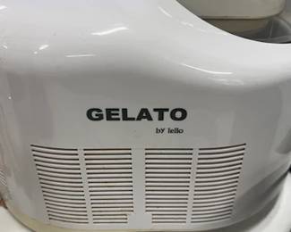 Gelato maker with compressor and extra bucket