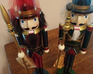 Pair nutcrackers