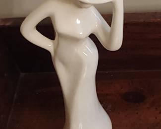 Vintage 1940 ceramic girl