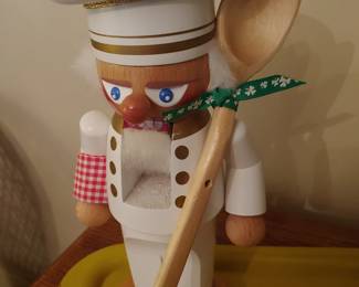 Cake baker Nutcracker