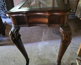 $145 Vintage wood sofa table with a removable glass top and cabriole legs.